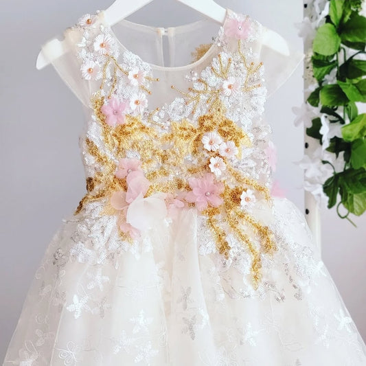 Gorgeous White Dress Size 3-4 yrs